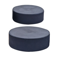 Шайба хоккейная офифиальный стандарт  арт.MR-XS75, диам. 75 мм, выс. 25 мм, вес 170гр, РОССИЯ, черная Шайба хоккейная офифиальный стандарт  арт.MR-XS75, диам. 75 мм, выс. 25 мм, вес 170гр, РОССИЯ, черная